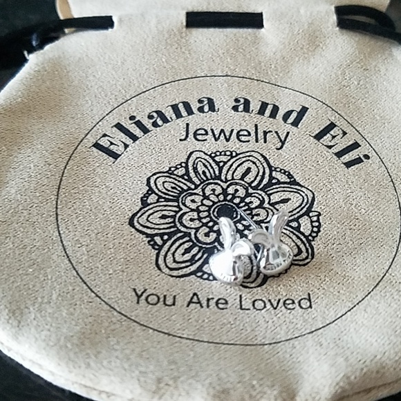 Bunny Earrings🐰 - Picture 3 of 4